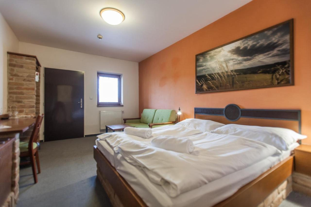Hotel Vinar - Bed & Breakfast Kurdejov Exterior photo