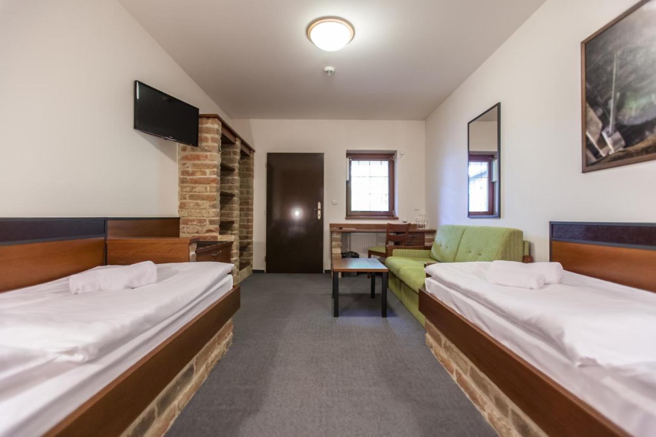 Hotel Vinar - Bed & Breakfast Kurdejov Exterior photo